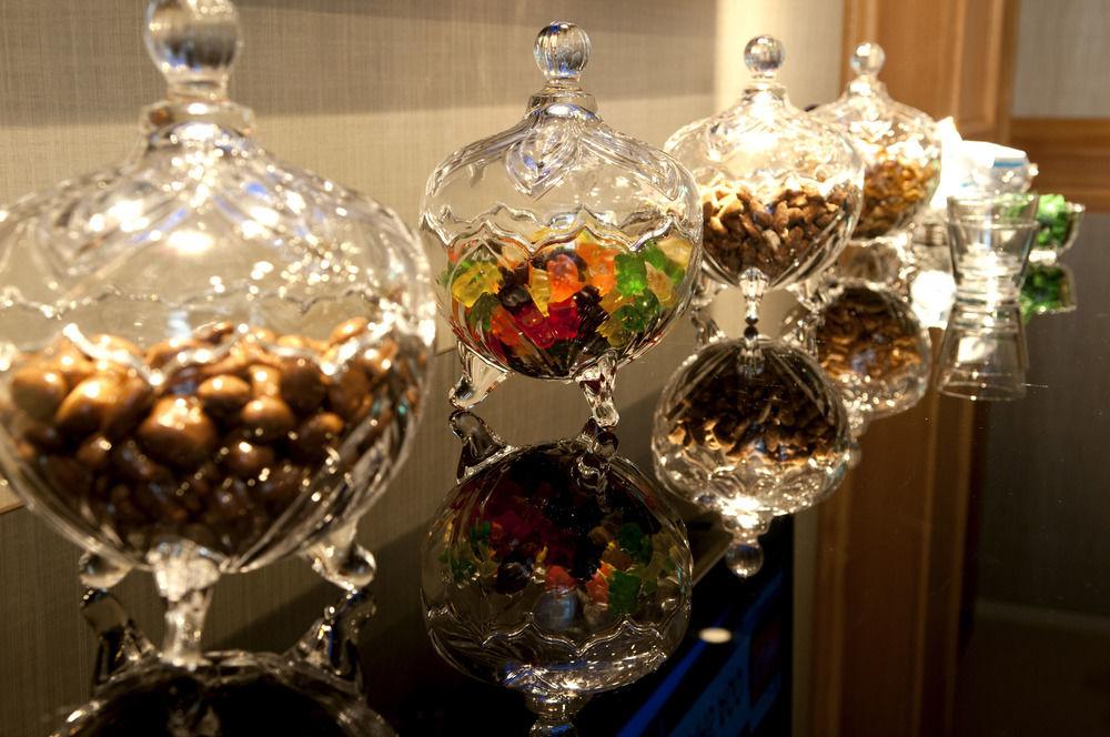 The Sherwood Tchaj-pej Exteriér fotografie A candy buffet