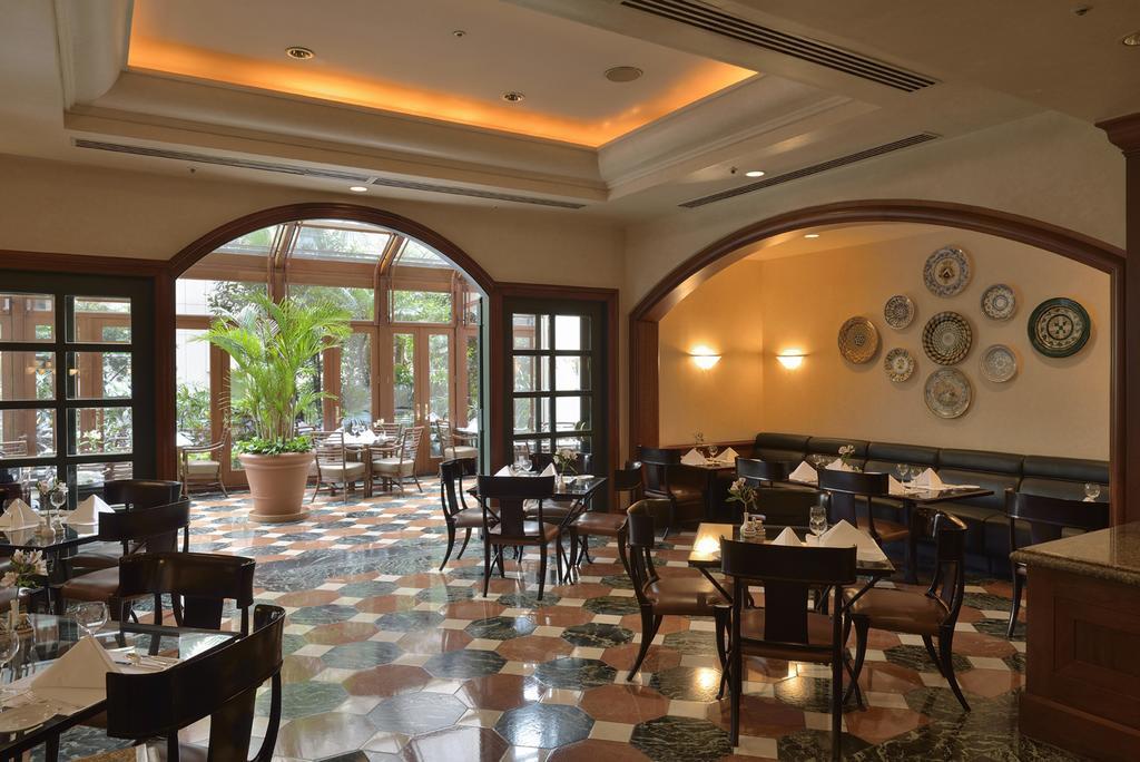 The Sherwood Tchaj-pej Exteriér fotografie The interior of the restaurant