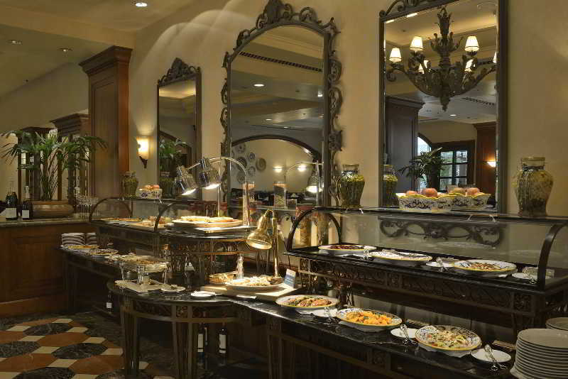 The Sherwood Tchaj-pej Exteriér fotografie A buffet at a hotel